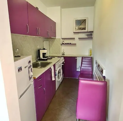 Roxy Apartment